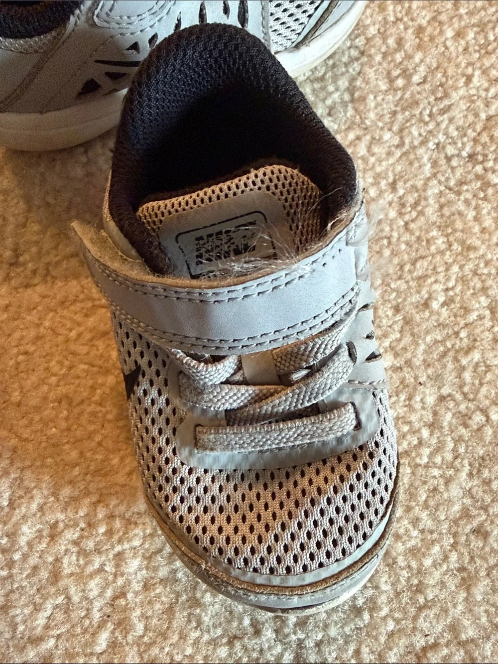 Nike Kids' Gray Mesh Velcro Sneakers Flex Run size 5C